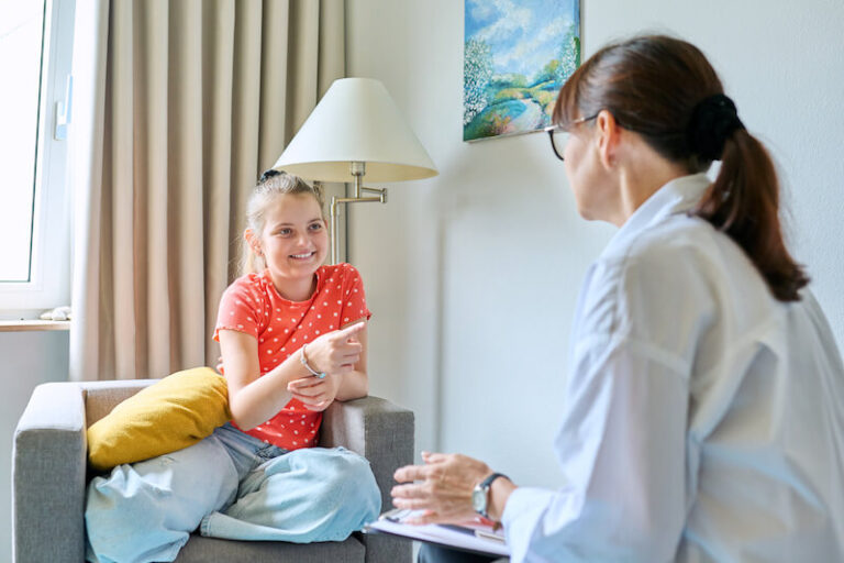 Kid talking with therapist